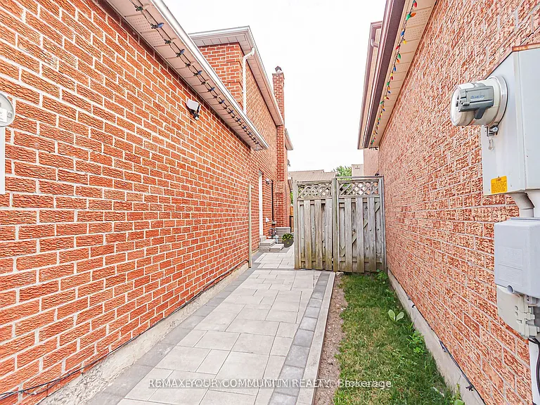 33 Durness Ave #BASEMENT — Photo 2
