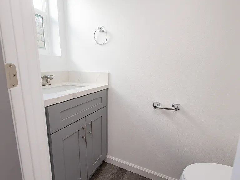 104 S Chestnut St #B — Photo 7