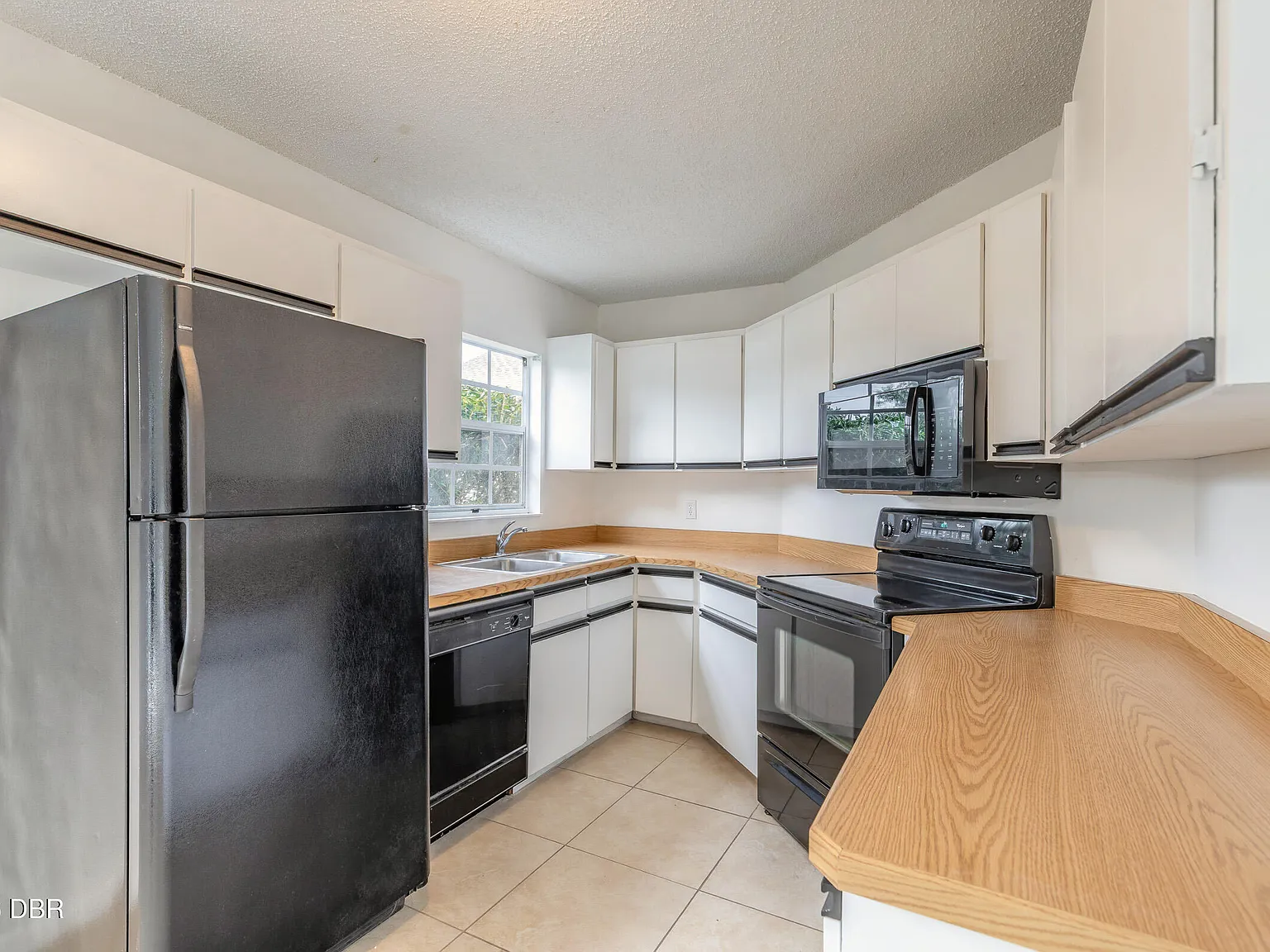 3 bed, 2.0 bath, 1109 sqft, $1,650 — Photo 2