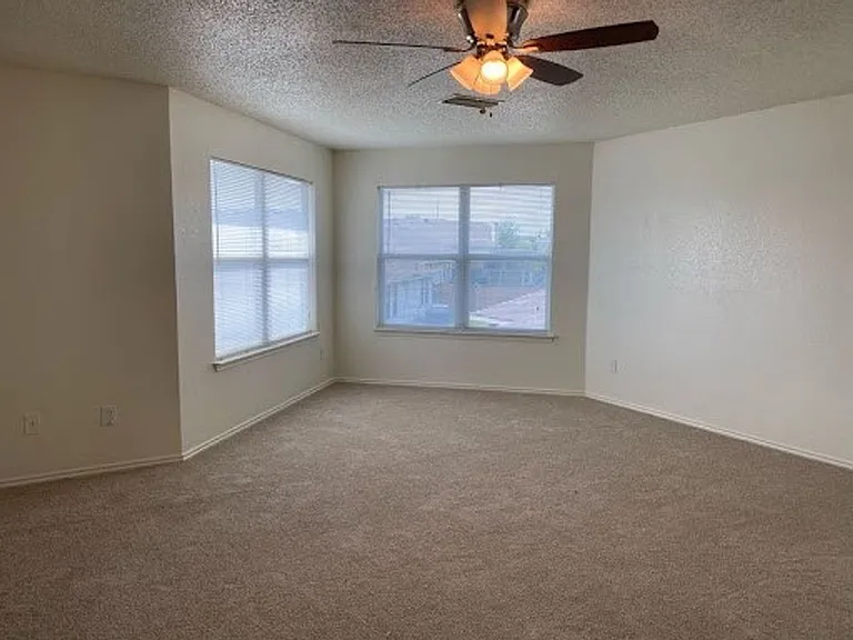 1101 Mustang Ridge Dr — Photo 24