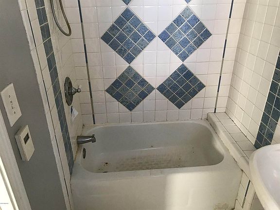 5th image of 11407 8th Ave NW
