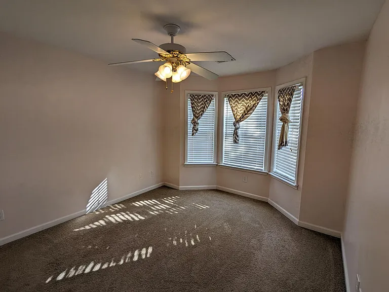 12 Lake Valley Ct — Photo 19