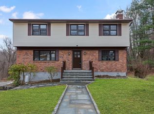 93 Greenway Ter S, Mahopac, NY 10541