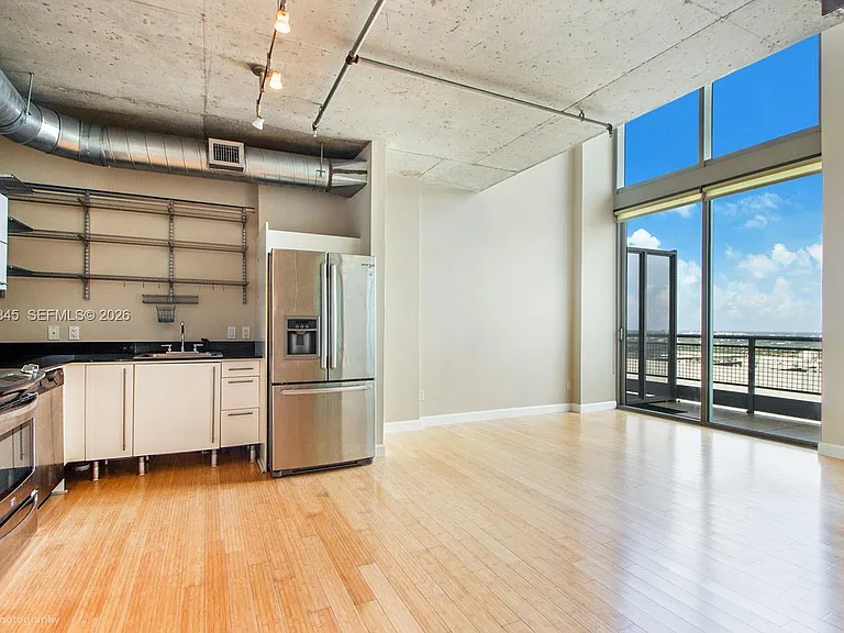 690 SW 1st Ct #Penthouse II24 — Photo 8