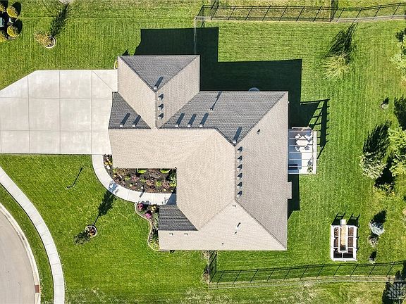 3rd image of 26 Oakridge Ct