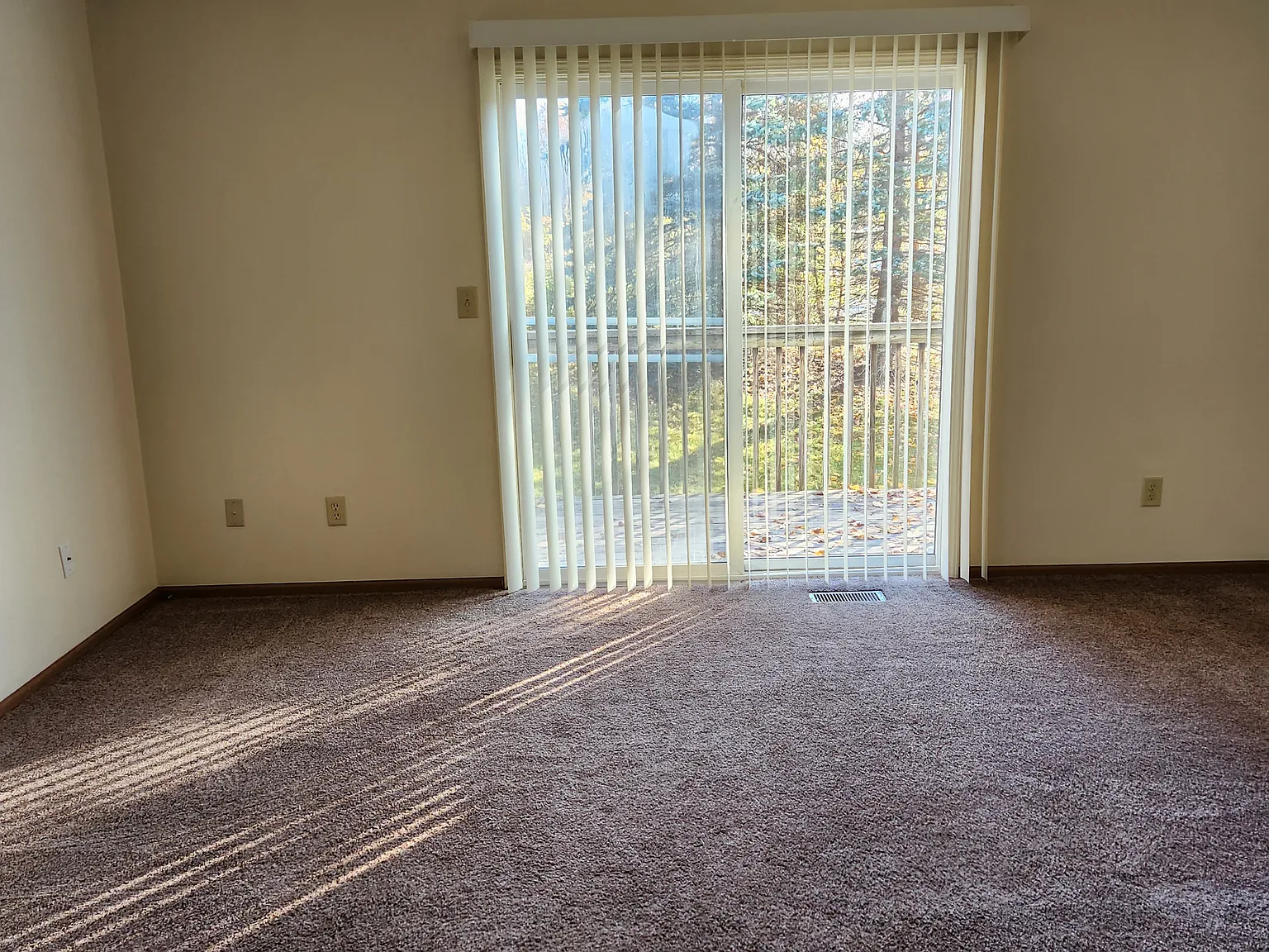3 bed, 2.5 bath, 1440 sqft, $1,750 — Photo 3