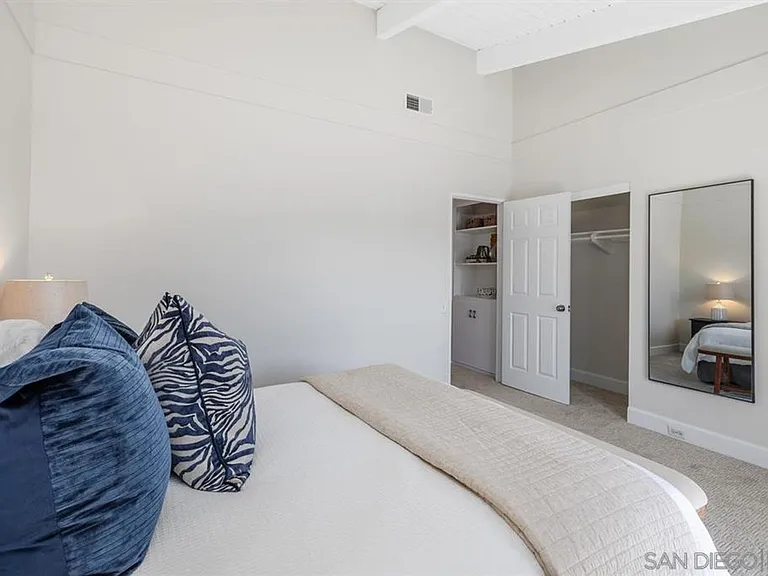 4264 Loma Riviera Ln — Photo 11