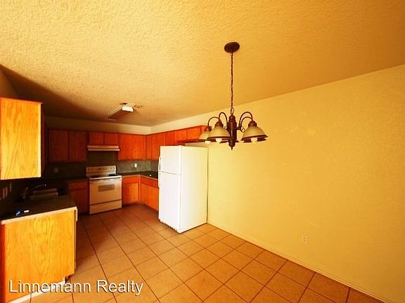 3rd image of 2807 Lucille Dr #A