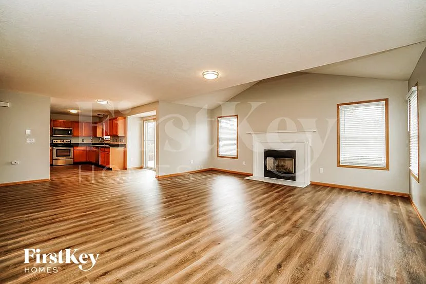 3 bed, 2.5 bath, 1666 sqft, $2,285 — Photo 4