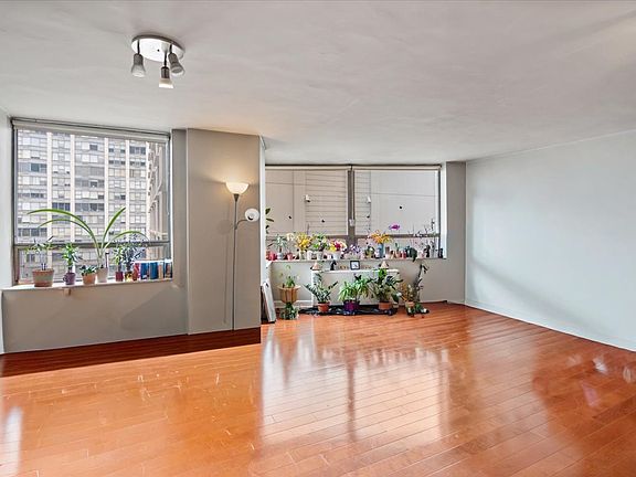 2nd image of 5701 N Sheridan Rd APT 11H