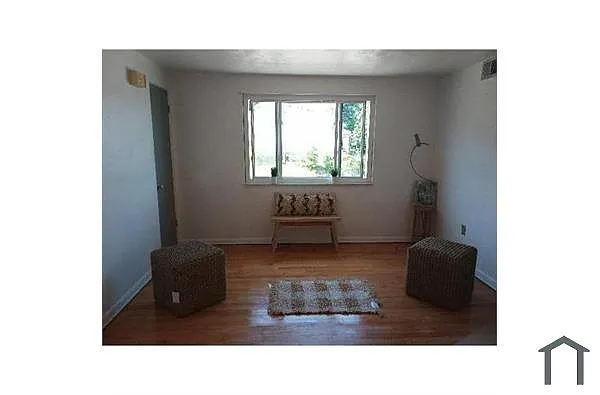 Building Photo - 110 Quincy Ave #3