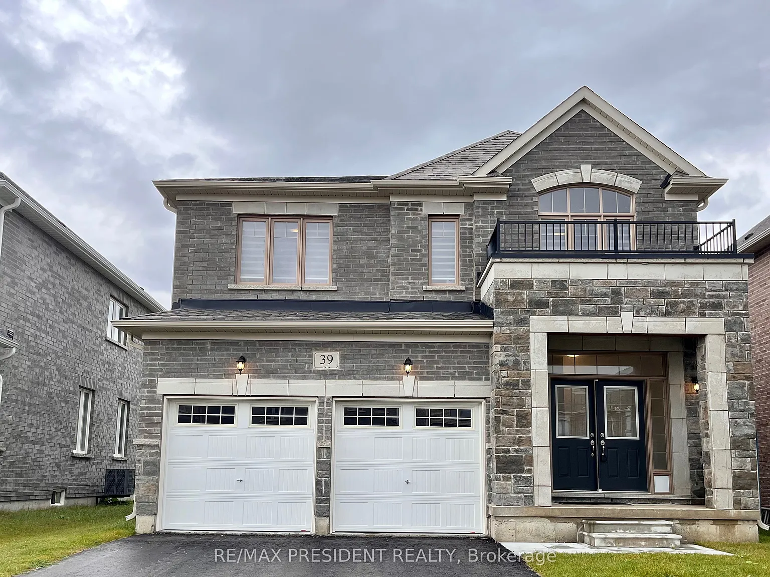 4 bed, $2,600 — Photo 1