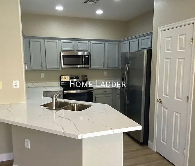1836 W Kuralt Dr — Photo 5