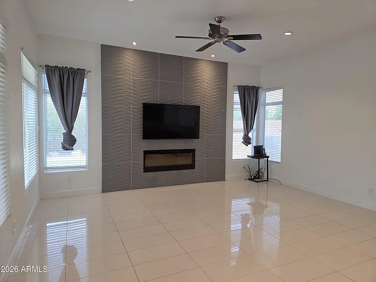 15026 N 54th Pl — Photo 2