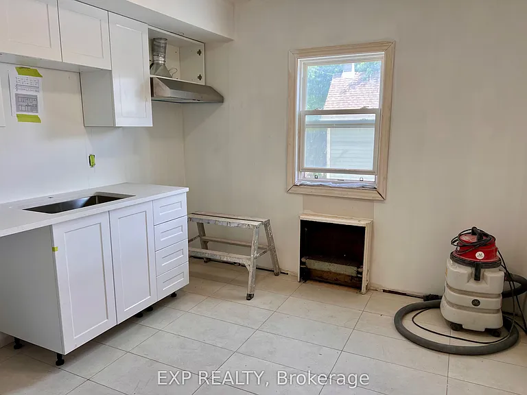 75 Holland Ave #5 — Photo 8
