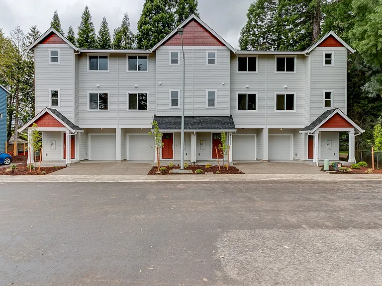 Air Conditioning! Beautiful Newer Construction Home! 3 Master Bedrooms! — Photo 19