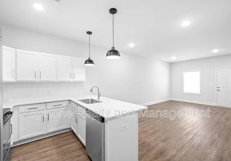 760 Tracy Ln #B102 — Photo 4
