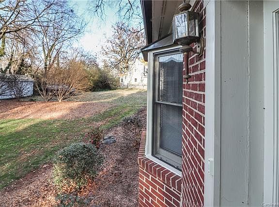 4th image of 629 Davie Ave