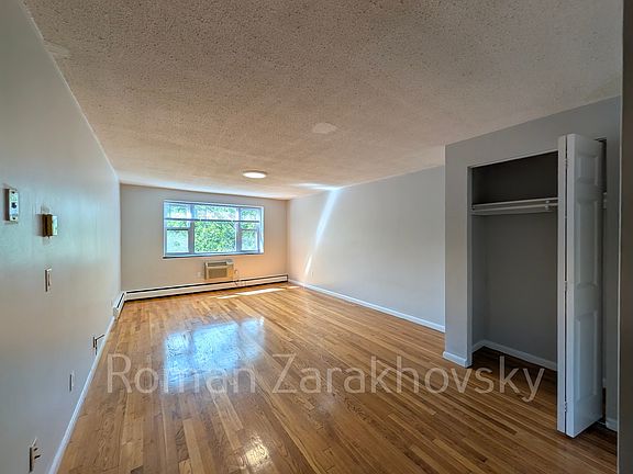 2nd image of 104 Babcock St APT 4