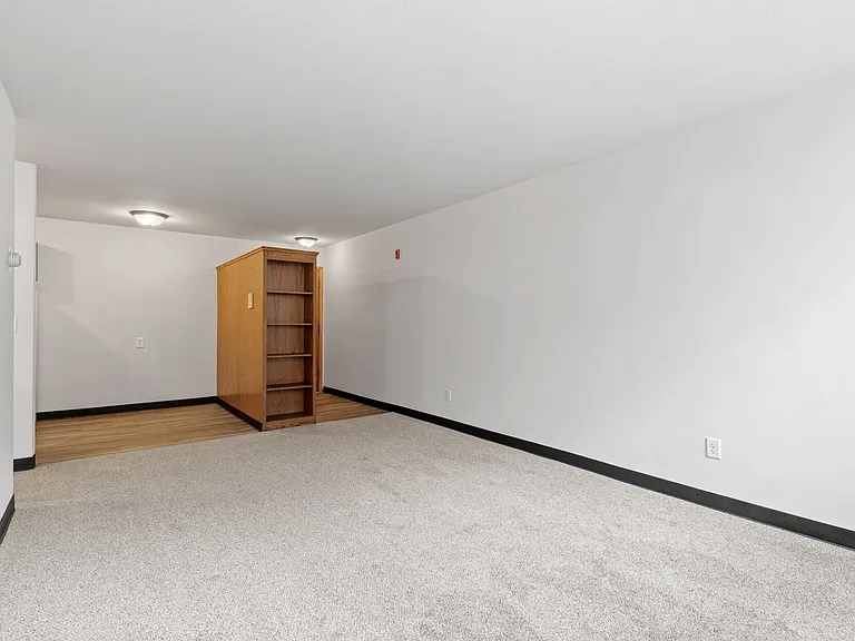 Lake Street Manor — Photo 30