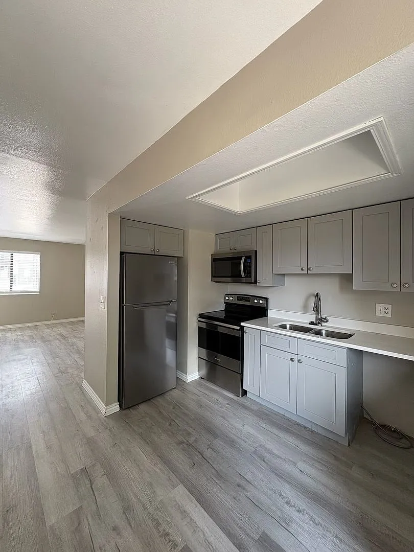 Highline Village Townhomes — Photo 4