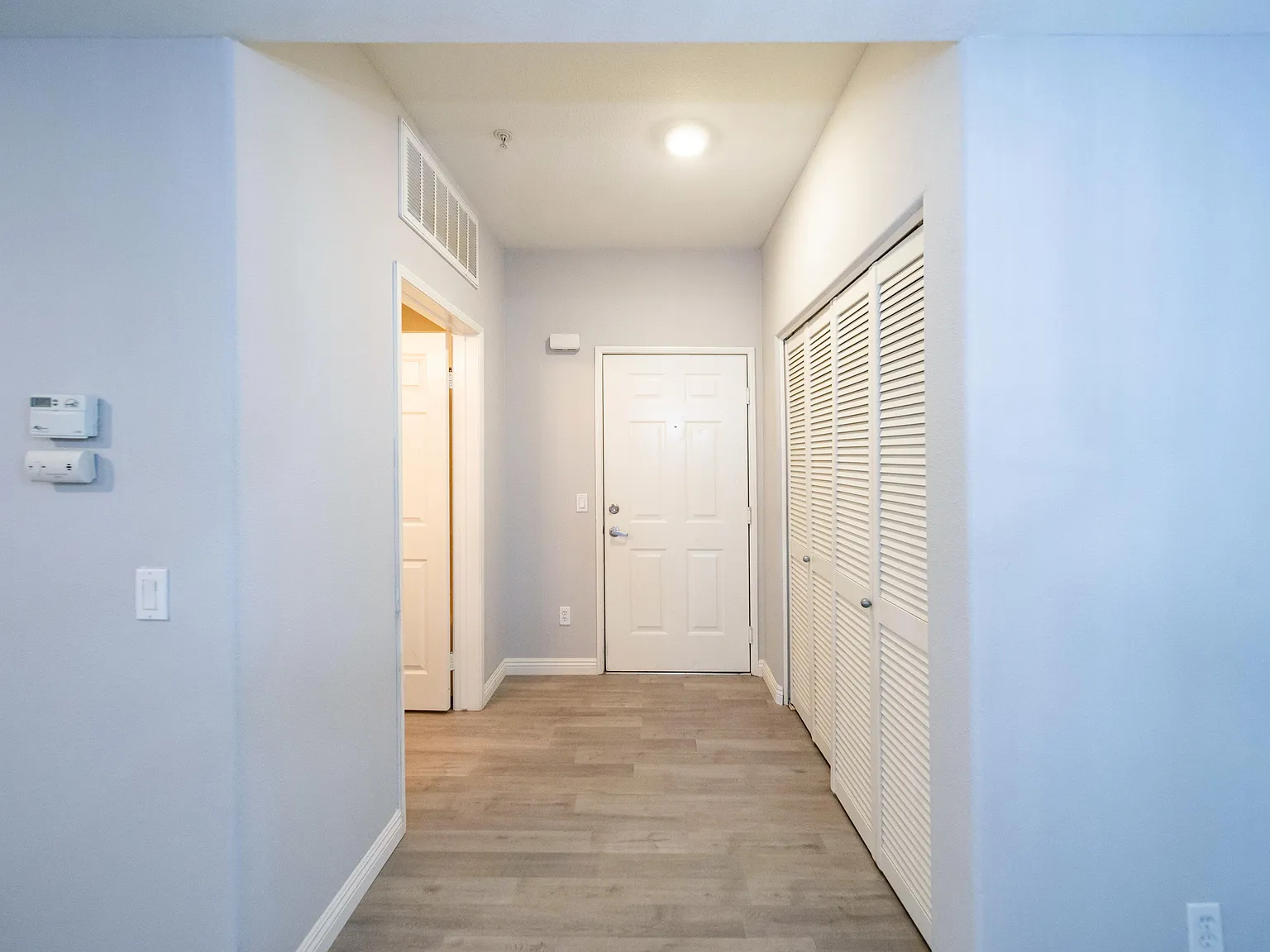 2 bed, 1101 sqft, $2,400 — Photo 3