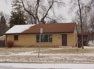 802 17th St NW, East Grand Forks, MN 56721