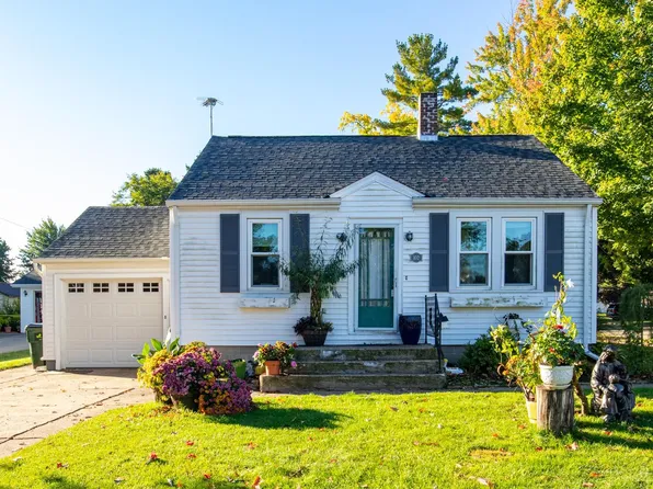 102 E Cameron St, New London, WI 54961