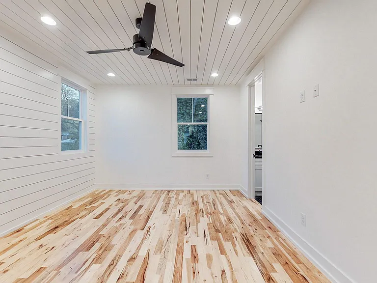 1103B Cecilia Ave — Photo 3
