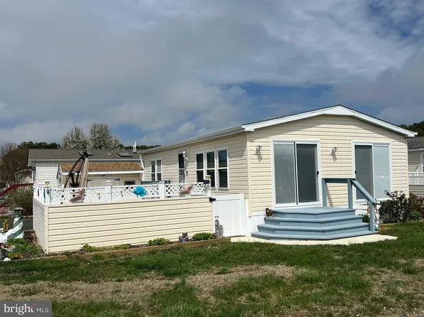 12205 E Cannonball Dr, Berlin, MD 21811