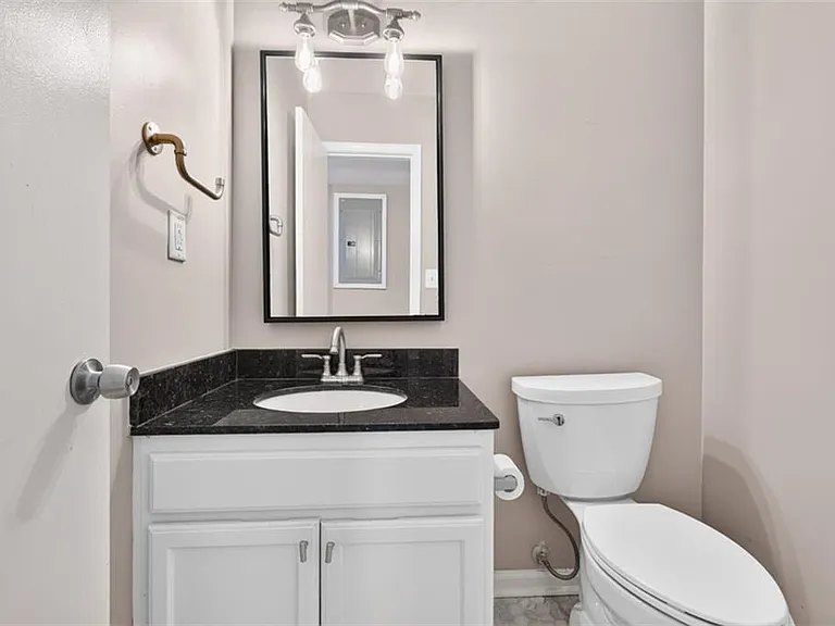 1031 State St NW #209 — Photo 27