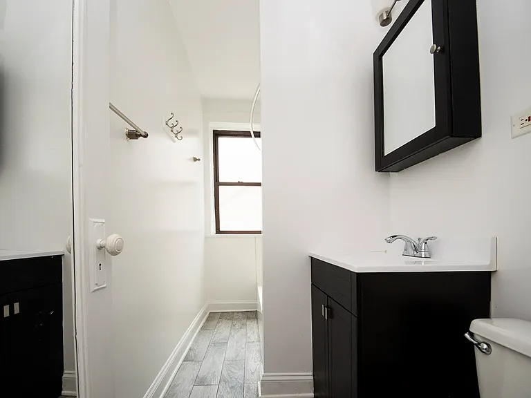 1254 W Henderson St #2 — Photo 10