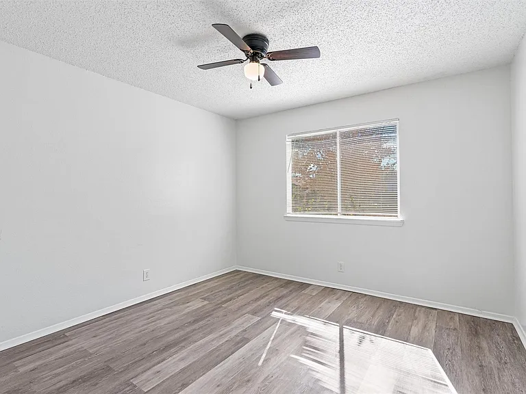 8703 Pineridge Dr #B — Photo 11