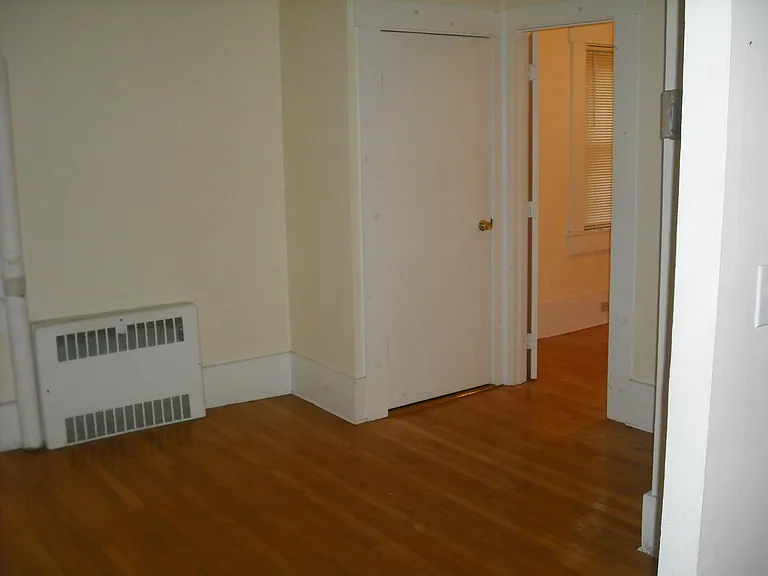 7 Maple Ave — Photo 3