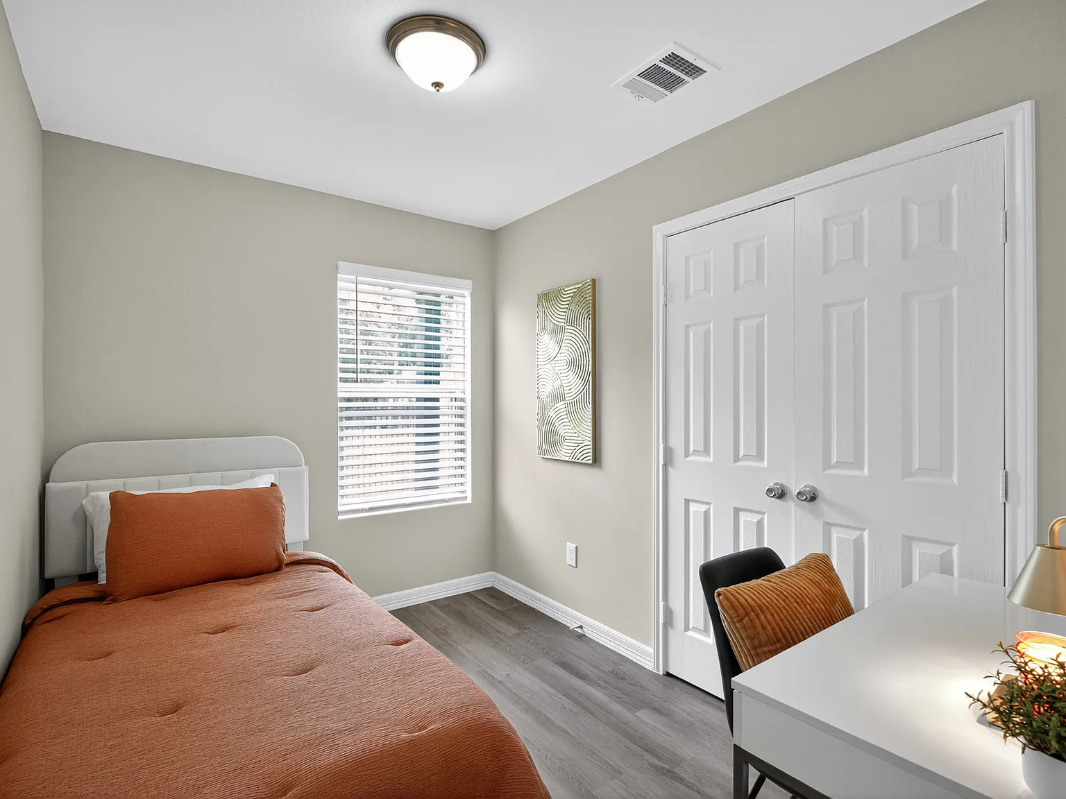 4 bed, 1510 sqft, $1,950 — Photo 2