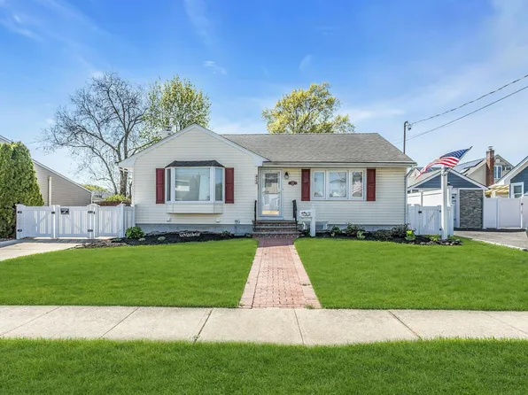 424 Hilda Street, East Meadow, NY 11554