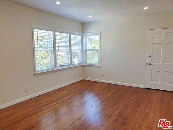 4th image of 10572 Ayres Ave #1/2