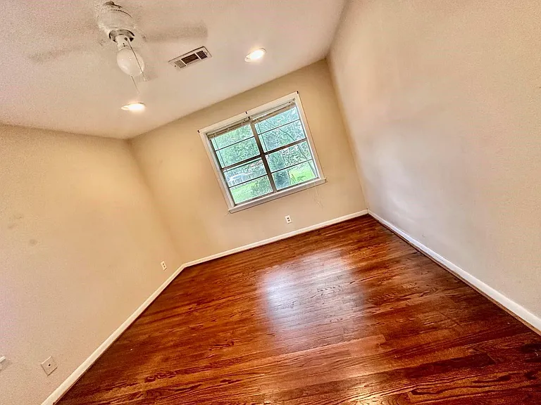 1100 Frost St — Photo 10