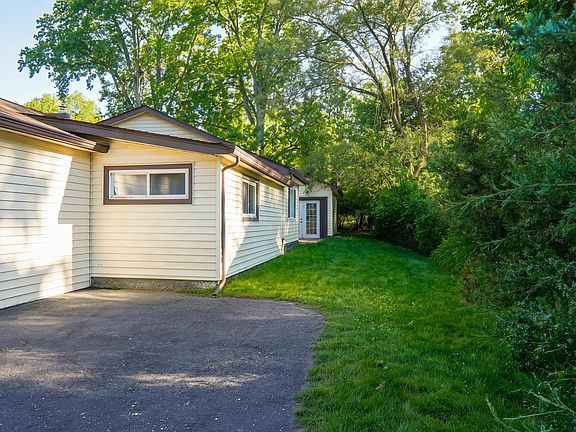 3rd image of 1322 Desiax Ave