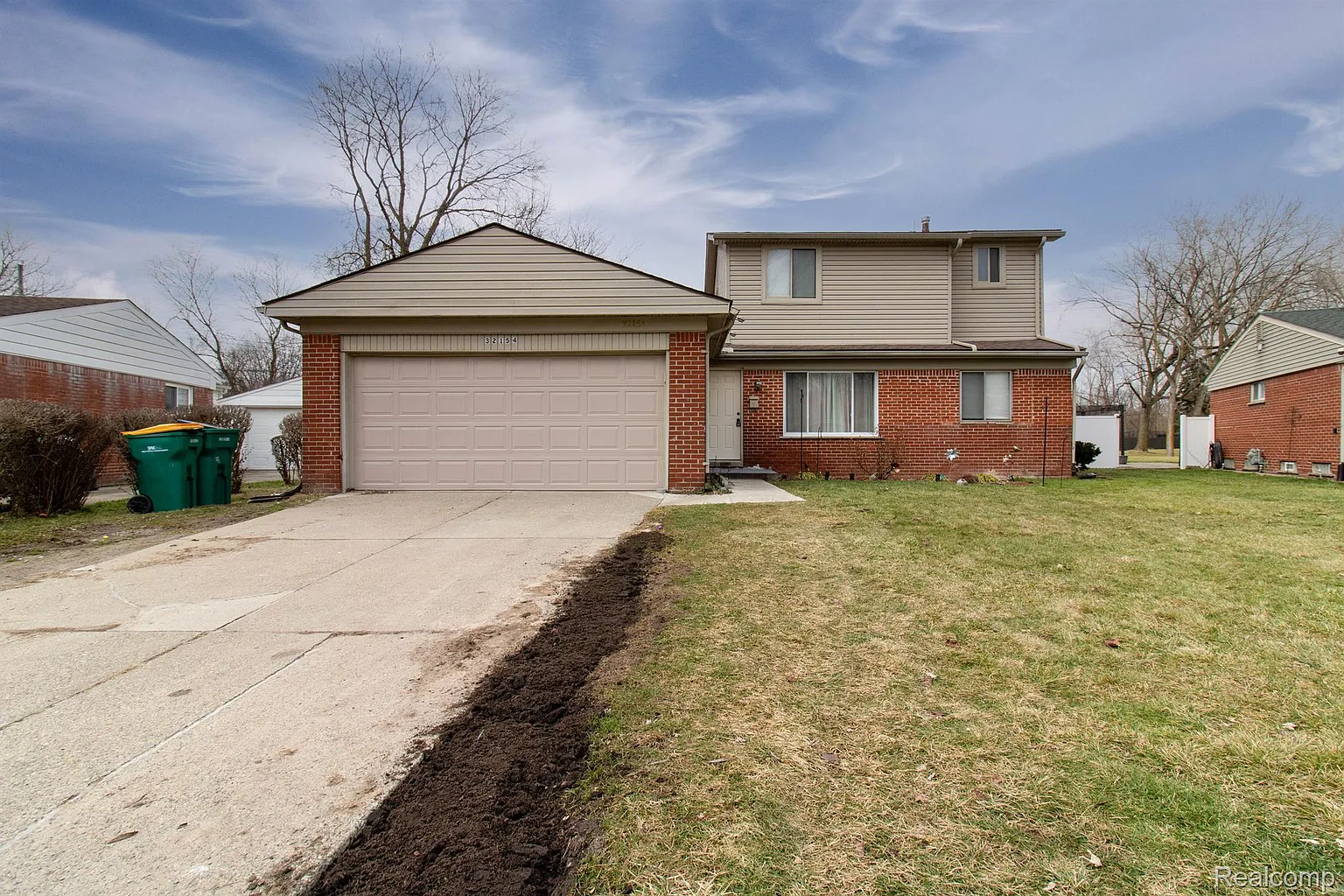 32154 Bruce St photo 1