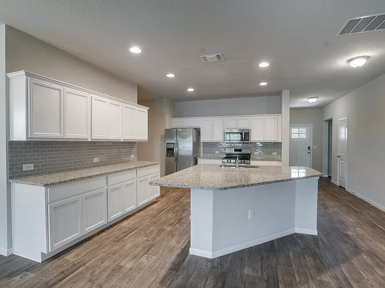 13804 Cantarra Dr — Photo 5