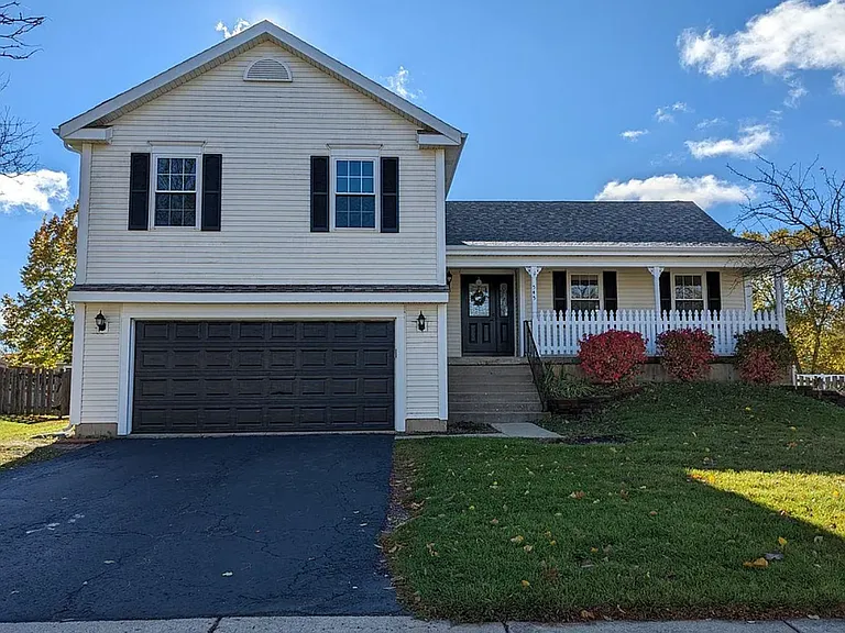 545 Monarch Dr — Photo 1