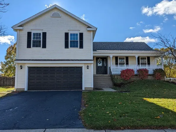 545 Monarch Dr, Crystal Lake, IL 60014