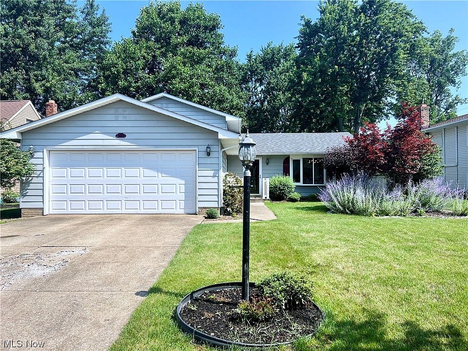 304 Crestview Dr, Elyria, OH 44035 Zillow