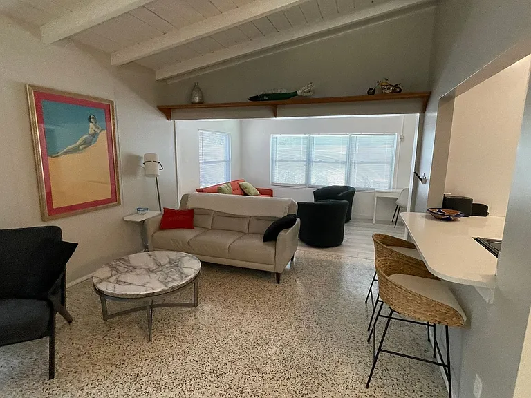 2832 Bay St — Photo 3