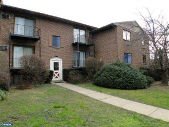 5th image of 1011 Bullock Ave APT E