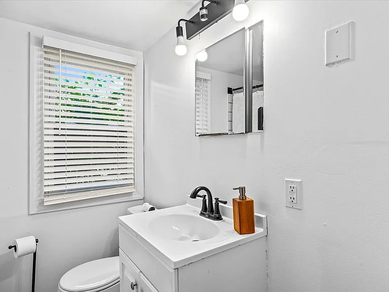 28 E Groveland Ave #A — Photo 11