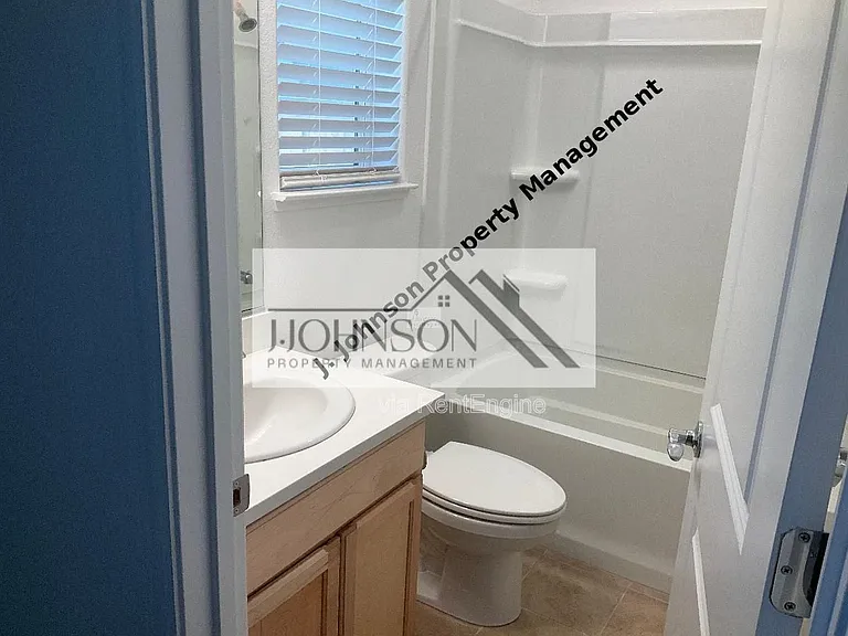 2717 Rabbit Hollow Dr — Photo 4