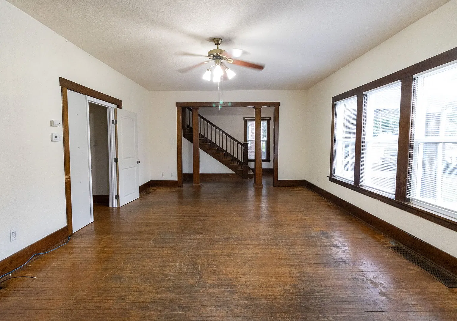 6 Bedroom Home Close to Campus! — Photo 3