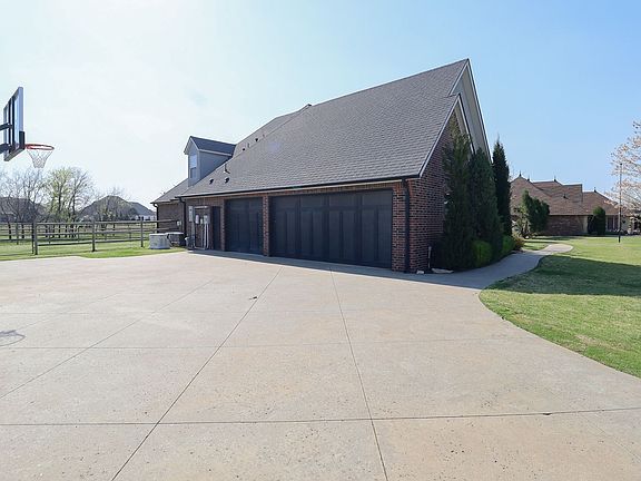 3rd image of 6458 N Twin Creeks Dr